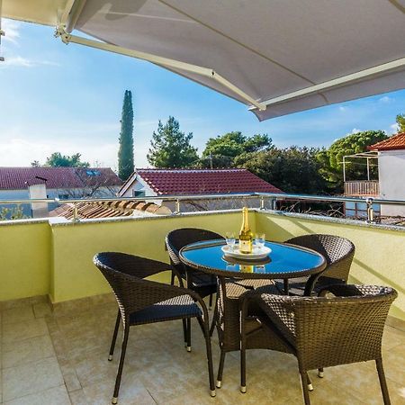 Apartman Mladenka Sukošan Exterior foto