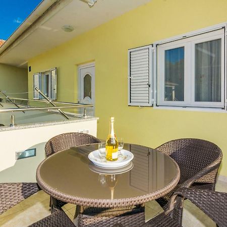 Apartman Mladenka Sukošan Exterior foto