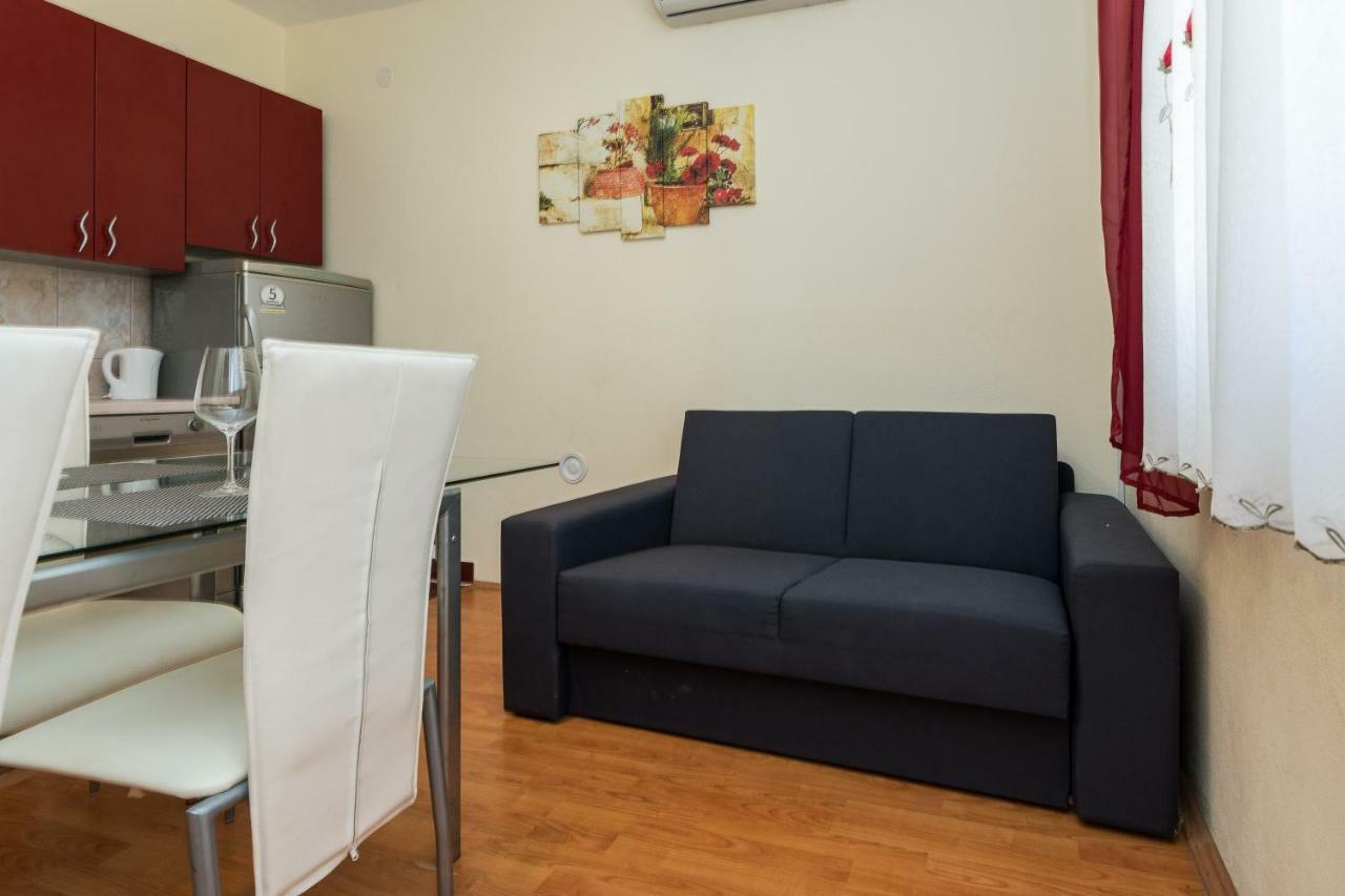 Apartman Mladenka Sukošan Exterior foto