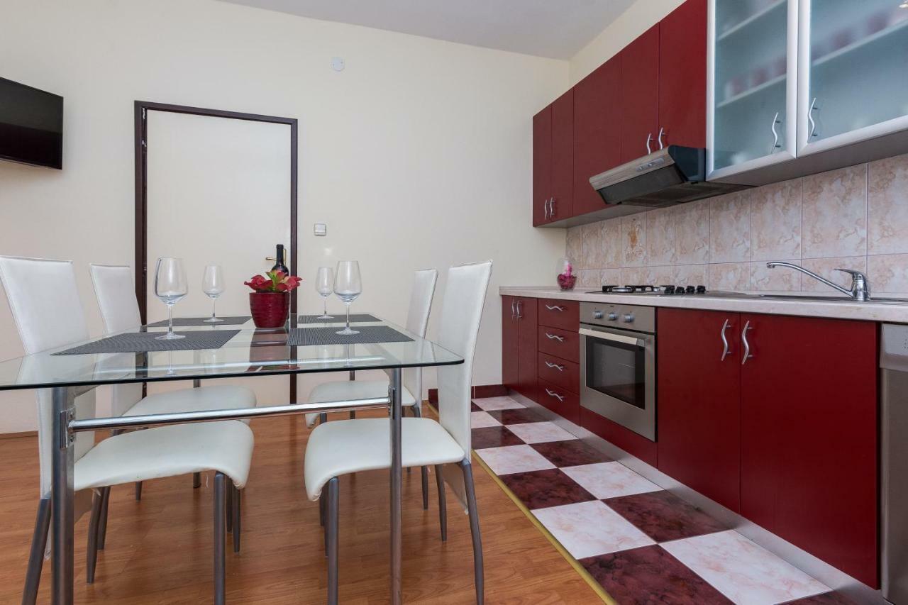 Apartman Mladenka Sukošan Exterior foto