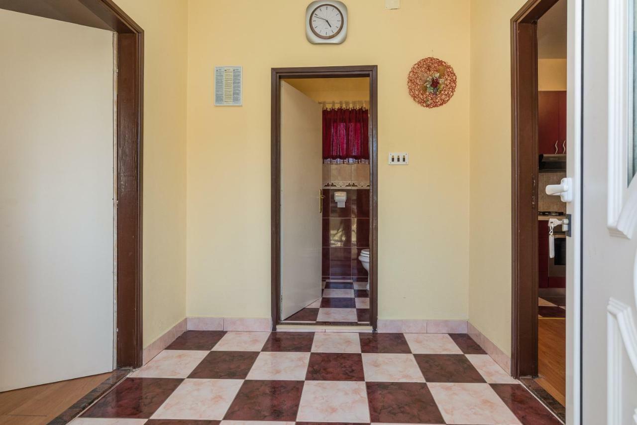 Apartman Mladenka Sukošan Exterior foto