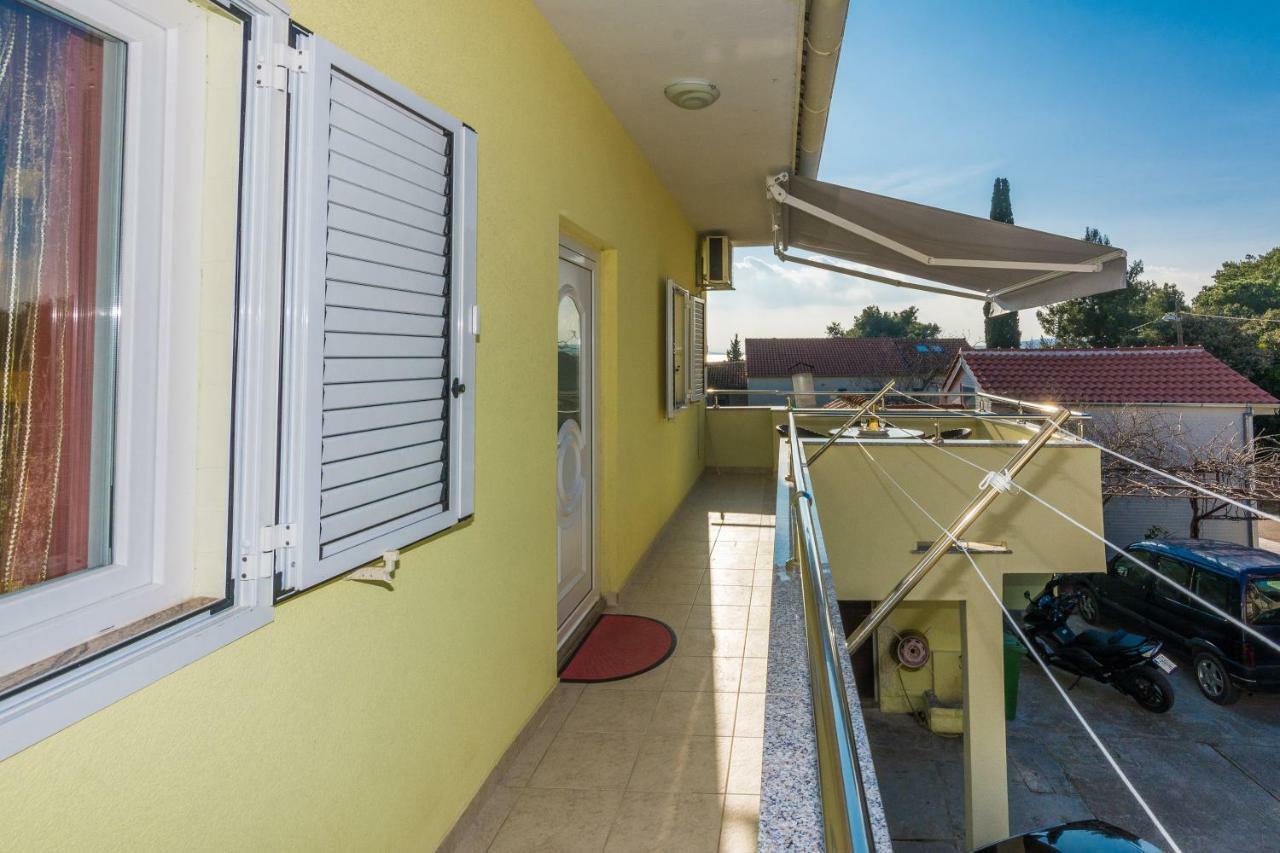 Apartman Mladenka Sukošan Exterior foto